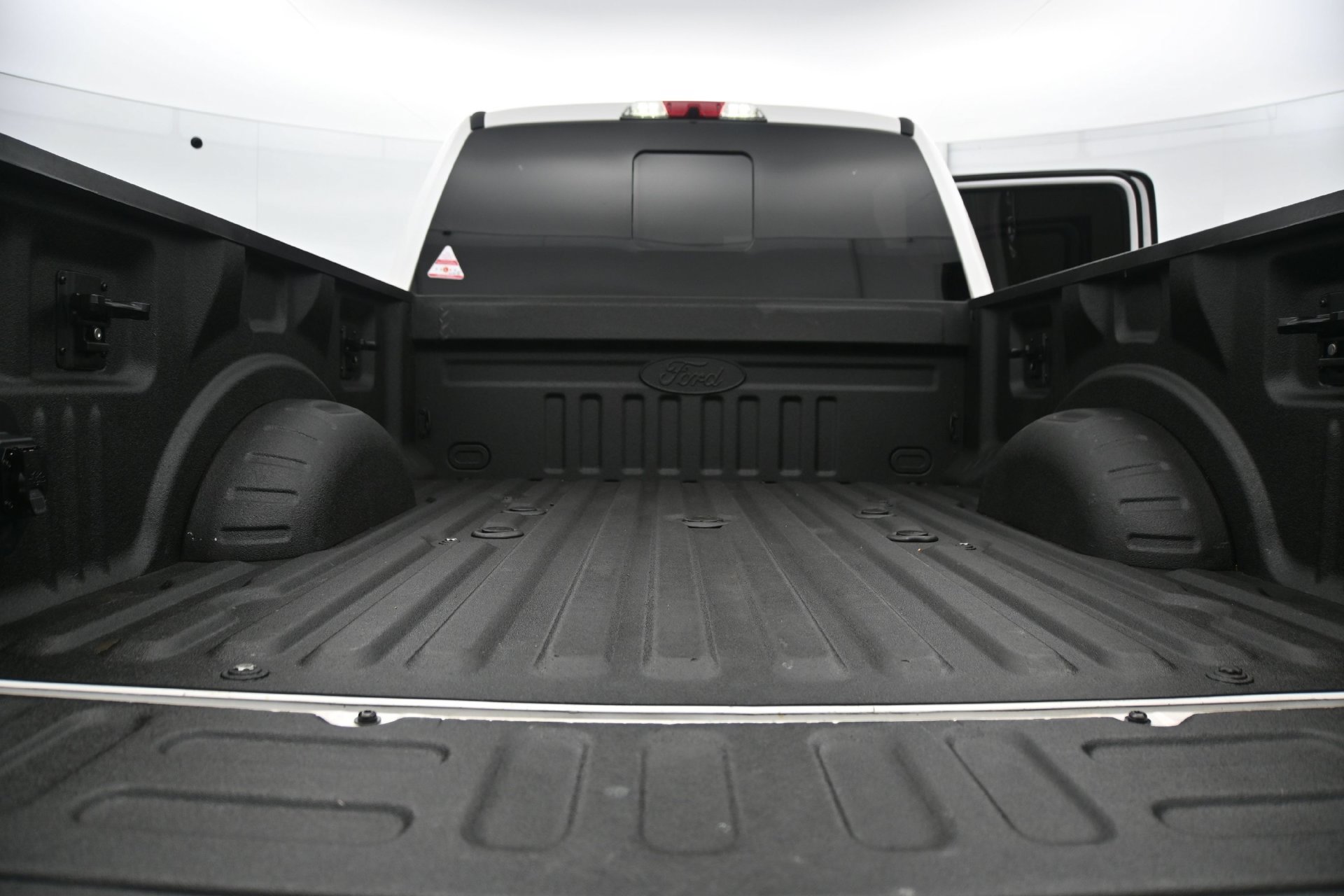Used 2019 Ford F350 Platinum w/ Platinum Ultimate Package AWD/4WD image 15