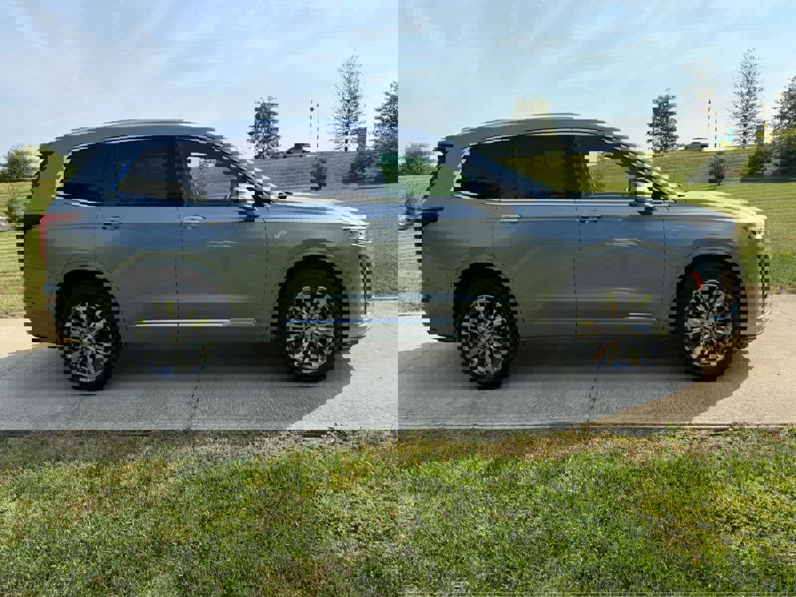 Used 2025 Cadillac XT6 Premium Luxury image 5