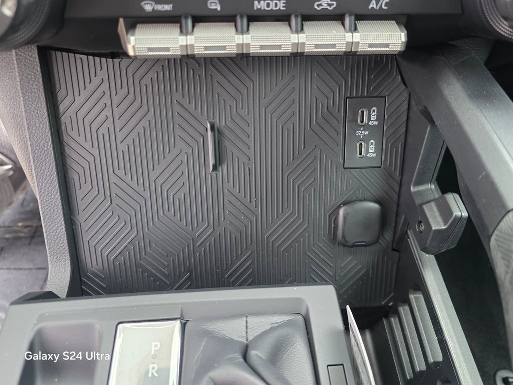 Used 2025 Toyota Tacoma SR image 29