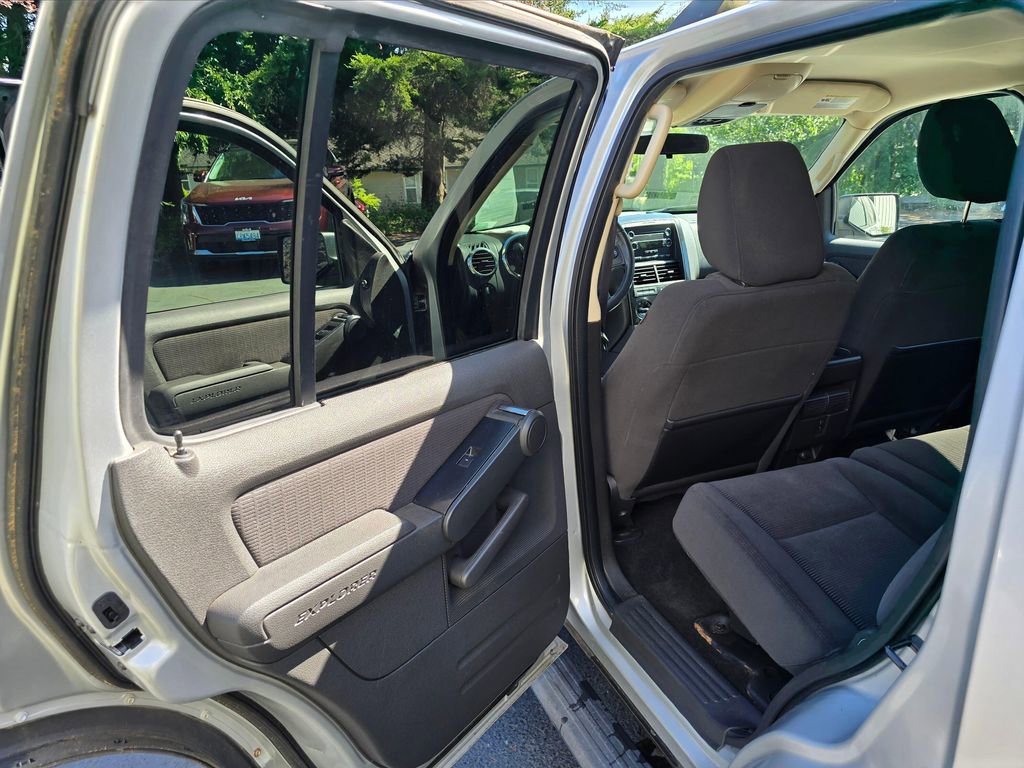 Used 2010 Ford Explorer XLT AWD/4WD image 9
