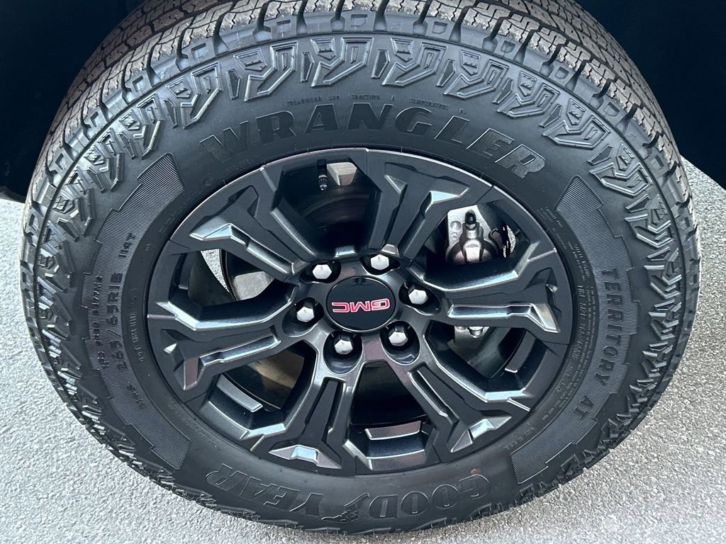 Used 2025 GMC Canyon Elevation image 30