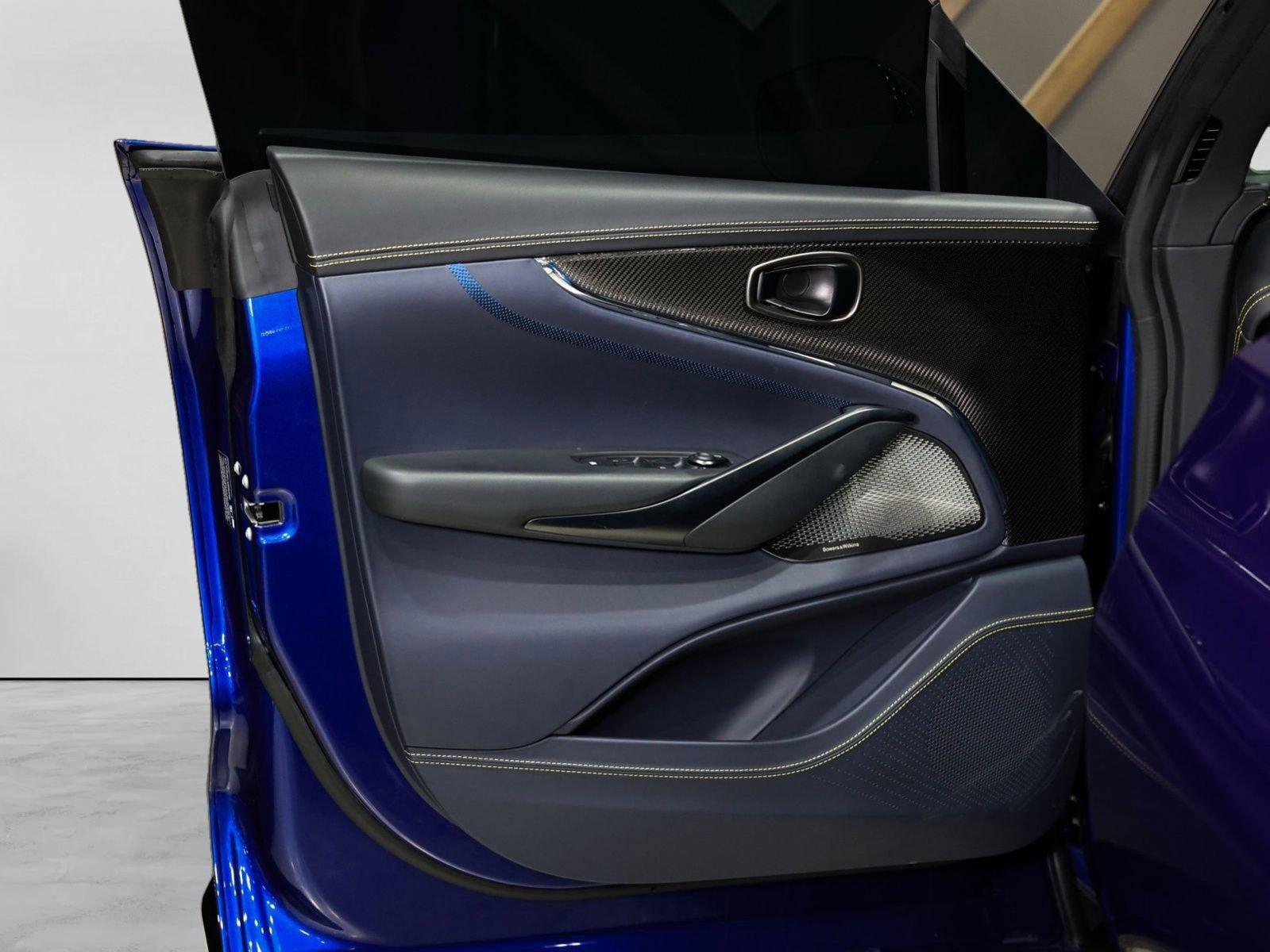 Used 2025 Aston Martin DBX 707 image 44