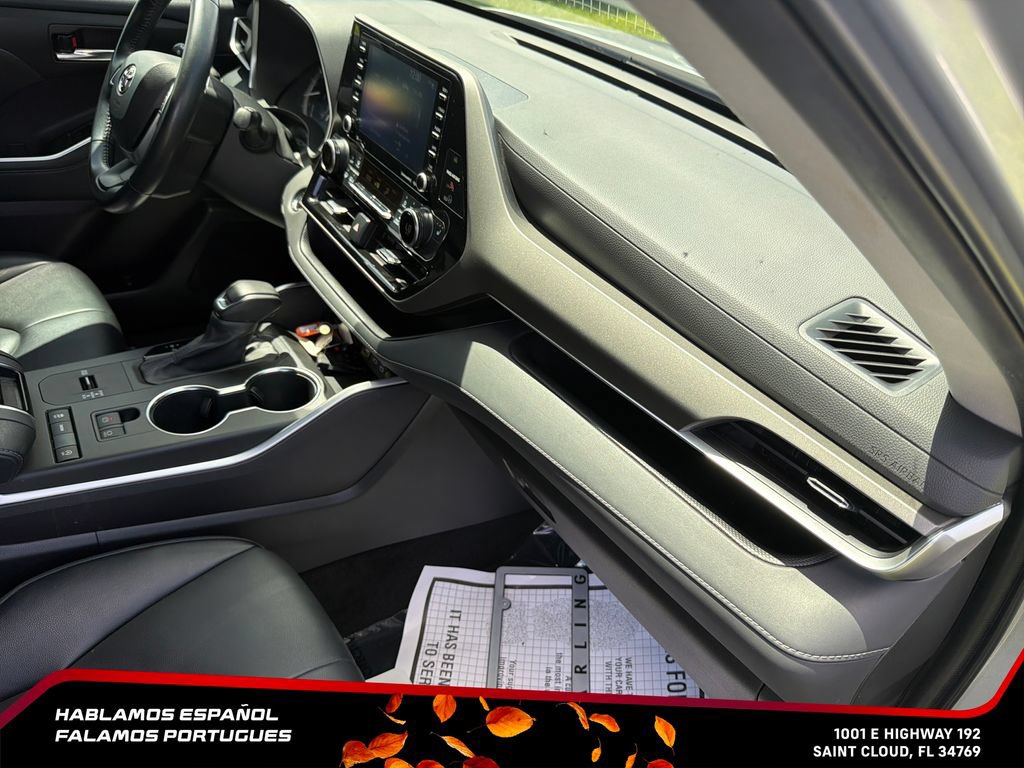 Used 2022 Toyota Highlander XLE FWD image 40