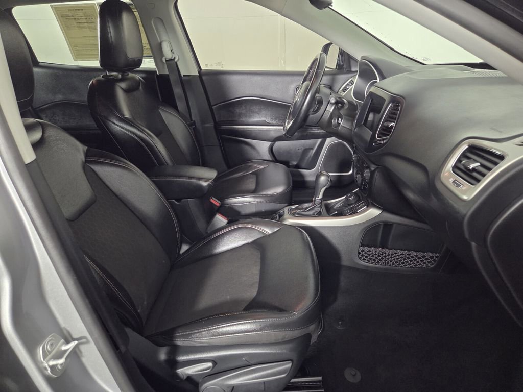 Certified 2020 Jeep Compass Latitude image 32