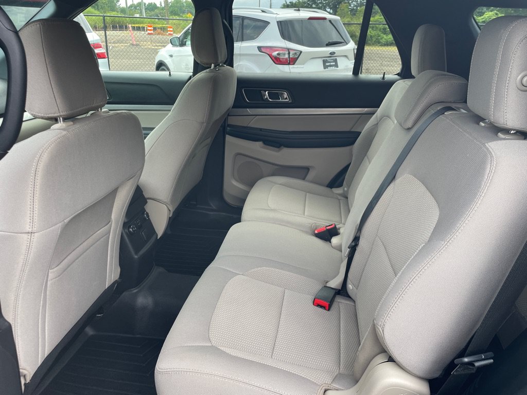 Used 2018 Ford Explorer XLT FWD image 16