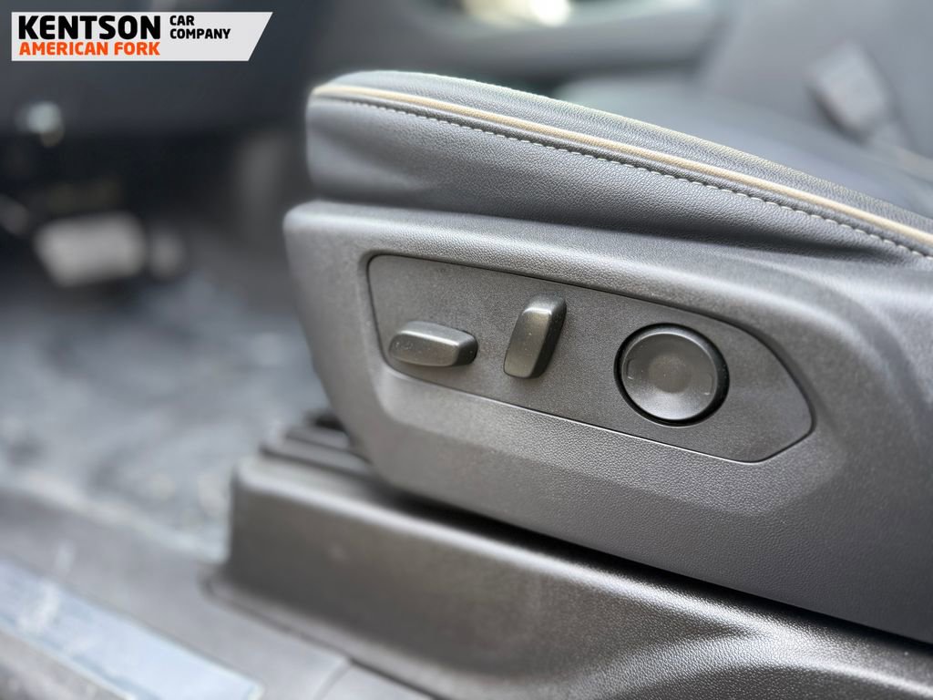 Used 2025 GMC Yukon XL Elevation image 35