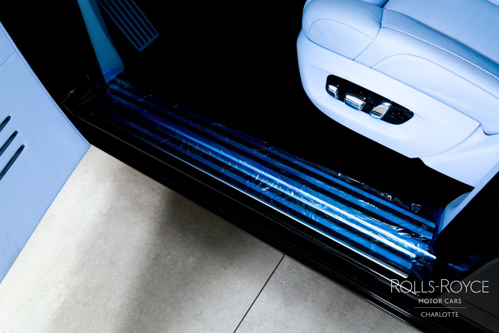 New 2027 Rolls-Royce Phantom Sedan RWD image 17