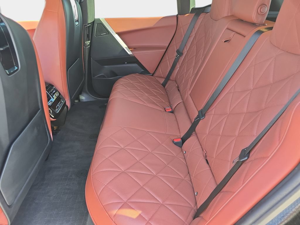 Used 2025 BMW iX xDrive50 w/ Convenience Package AWD/4WD image 17