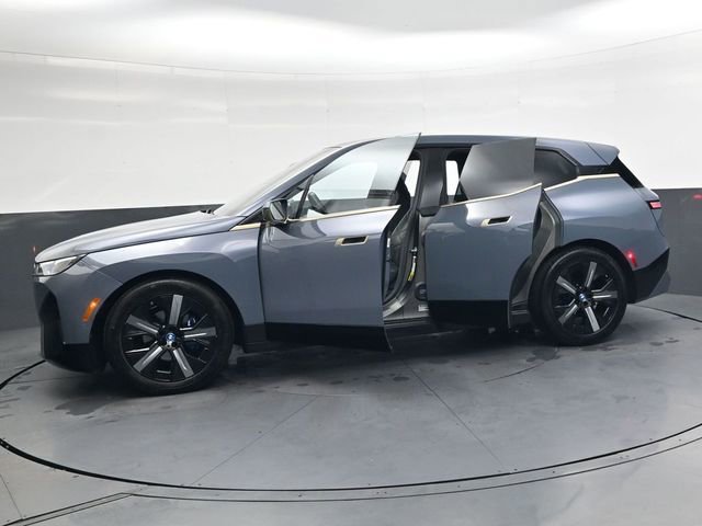 Used 2023 BMW iX xDrive50 w/ Premium Package image 36