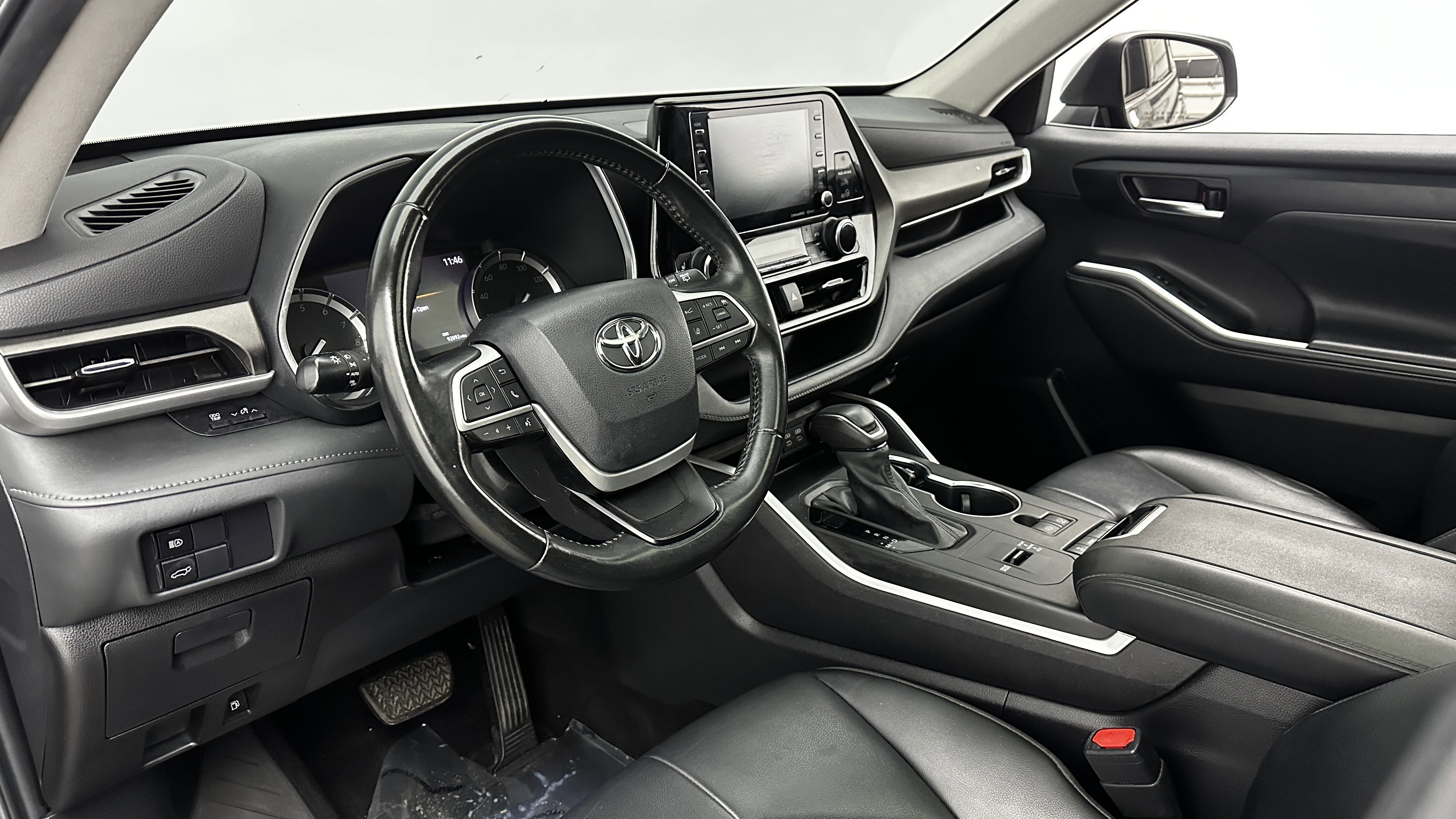 Used 2022 Toyota Highlander XLE image 10