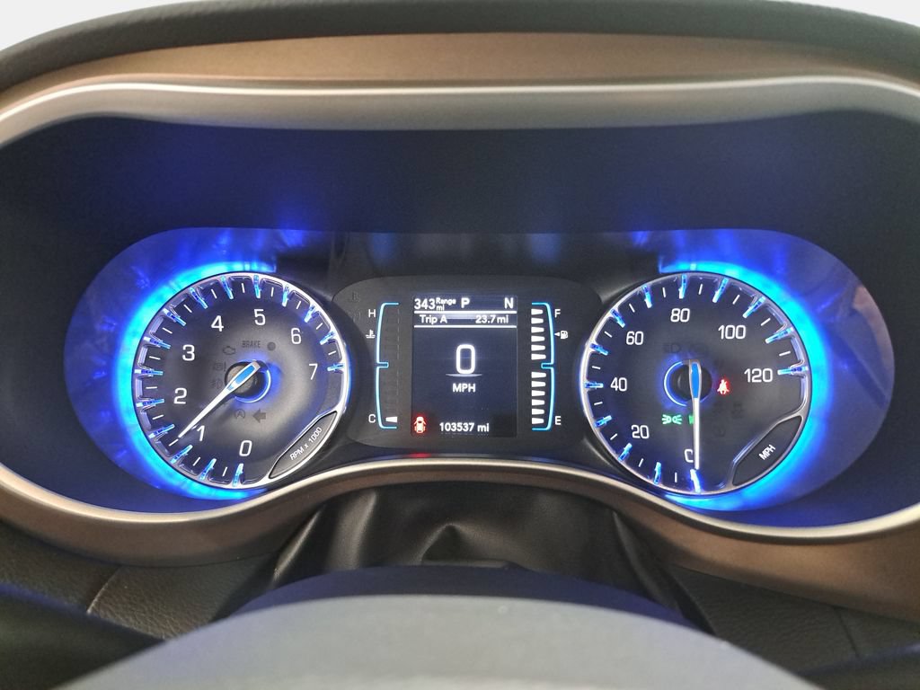 Used 2017 Chrysler Pacifica Touring-L FWD image 21
