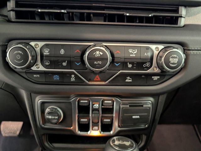 Used 2025 Jeep Wrangler Unlimited Sahara AWD/4WD image 20