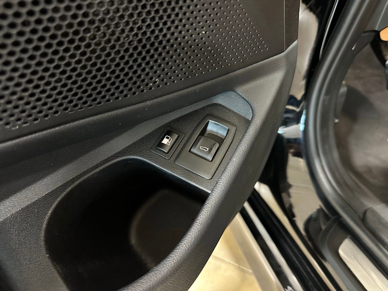 Used 2023 BMW 330e w/ Premium Package image 11