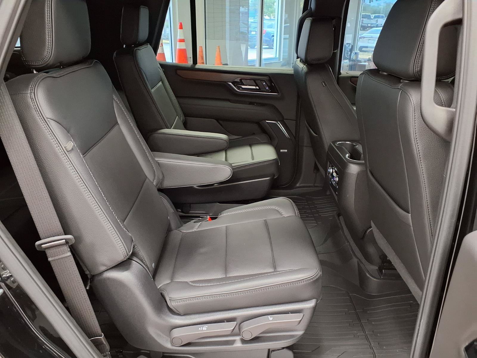 Used 2026 GMC Yukon Denali AWD/4WD image 14