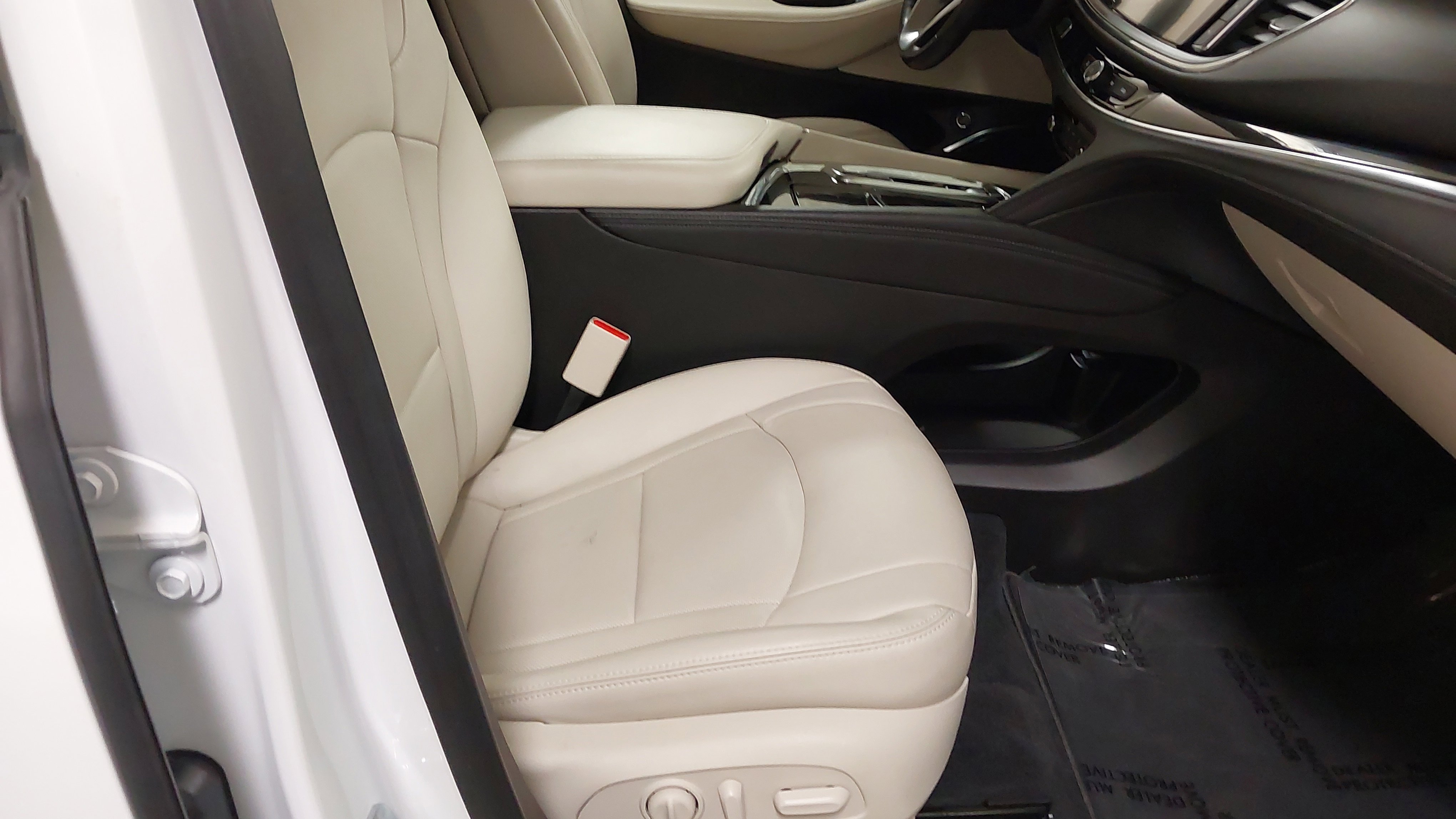 Used 2022 Buick Enclave Essence w/ Experience Buick Package image 28