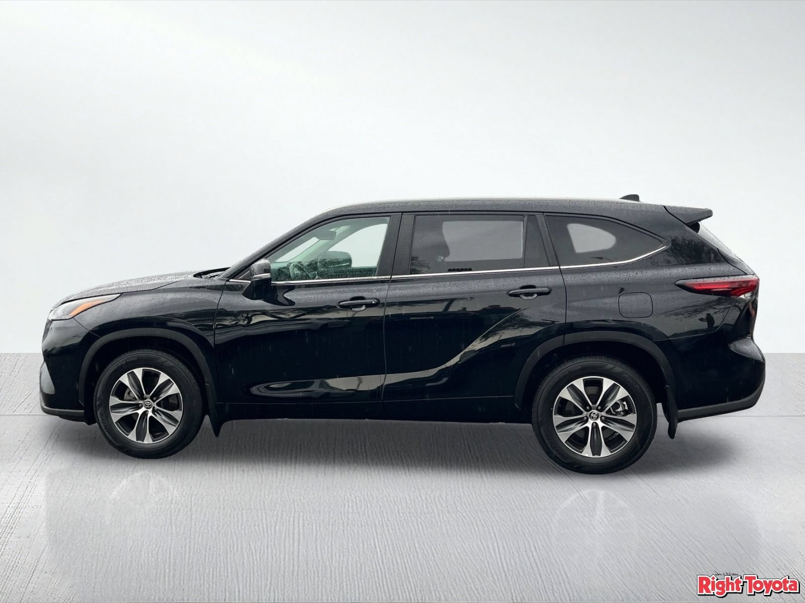 Certified 2024 Toyota Highlander XLE AWD/4WD image 4