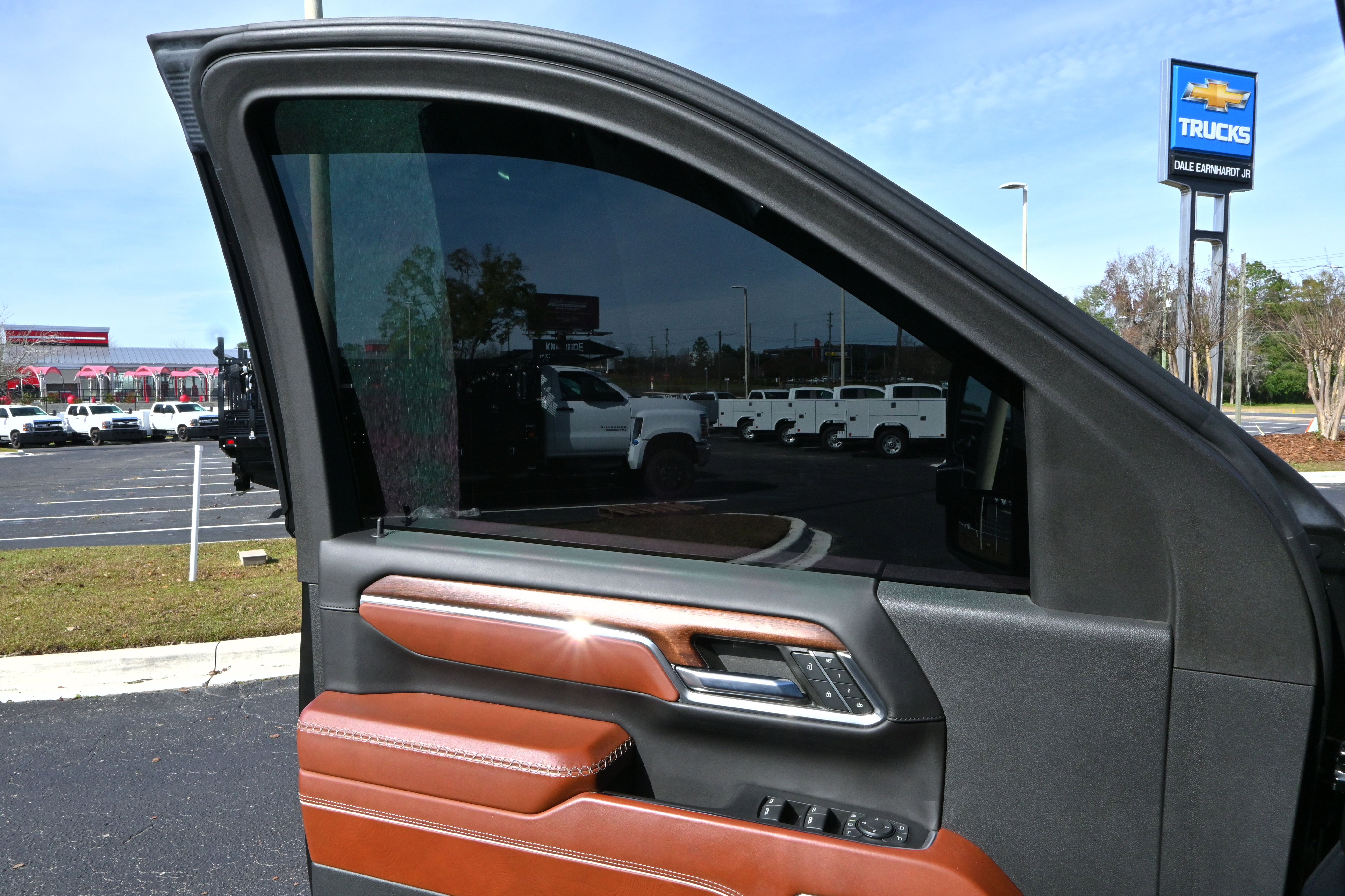 Used 2024 GMC Sierra 3500 Denali Ultimate image 28