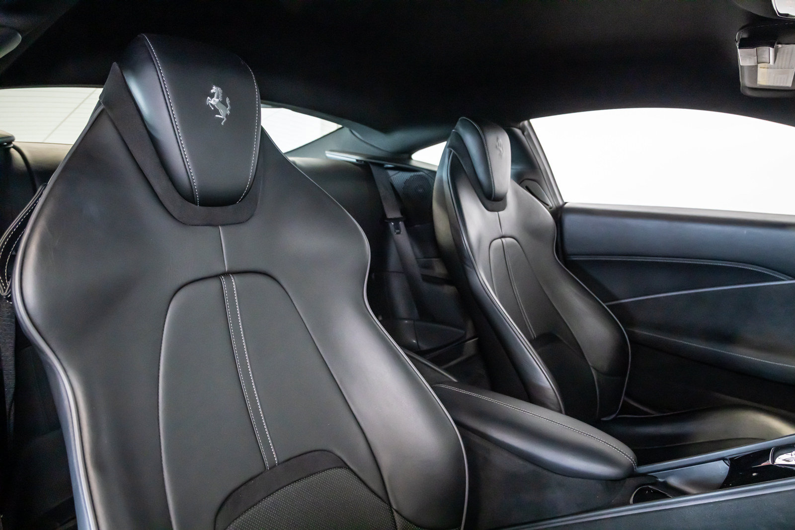 Used 2021 Ferrari Roma RWD image 31