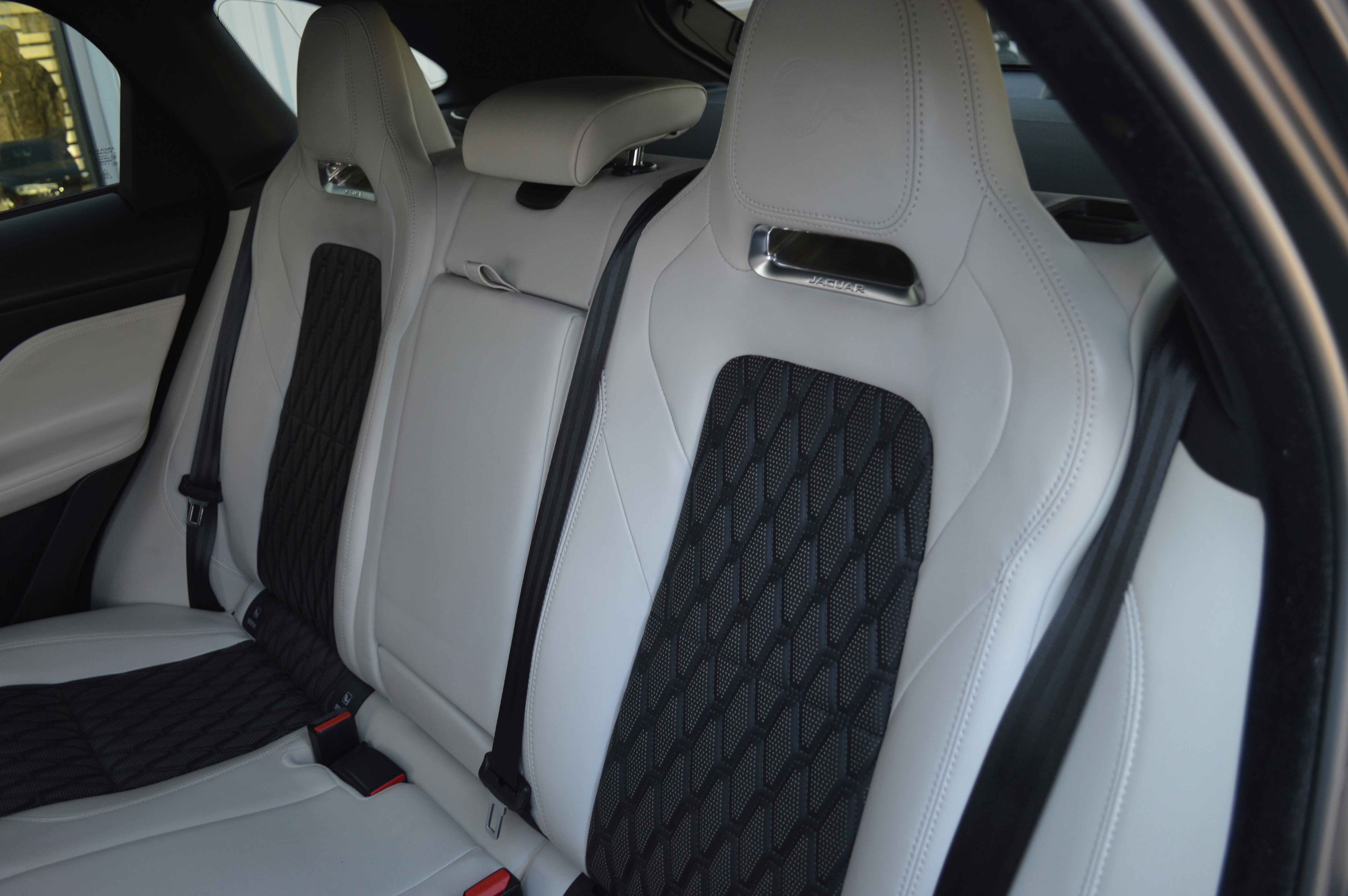 Used 2020 Jaguar F-PACE SVR image 33