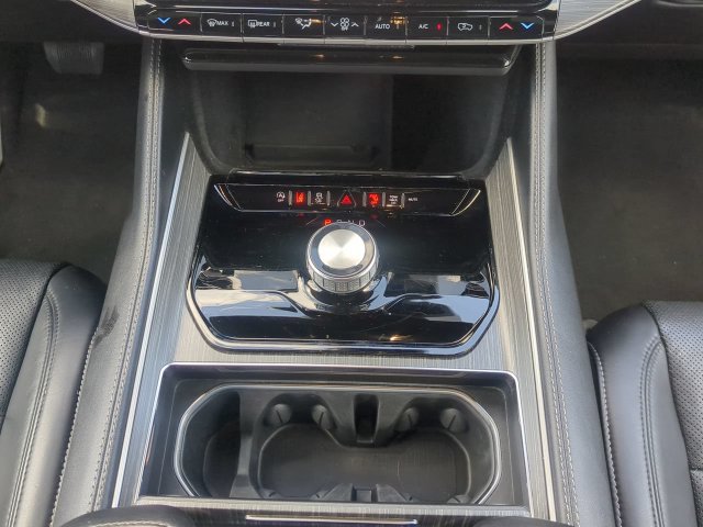 Certified 2024 Jeep Wagoneer Series II w/ Flexible Seating Group RWD image 22