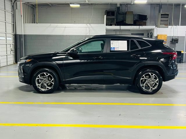 Used 2025 Chevrolet Trax LT w/ LT Convenience Package FWD image 14