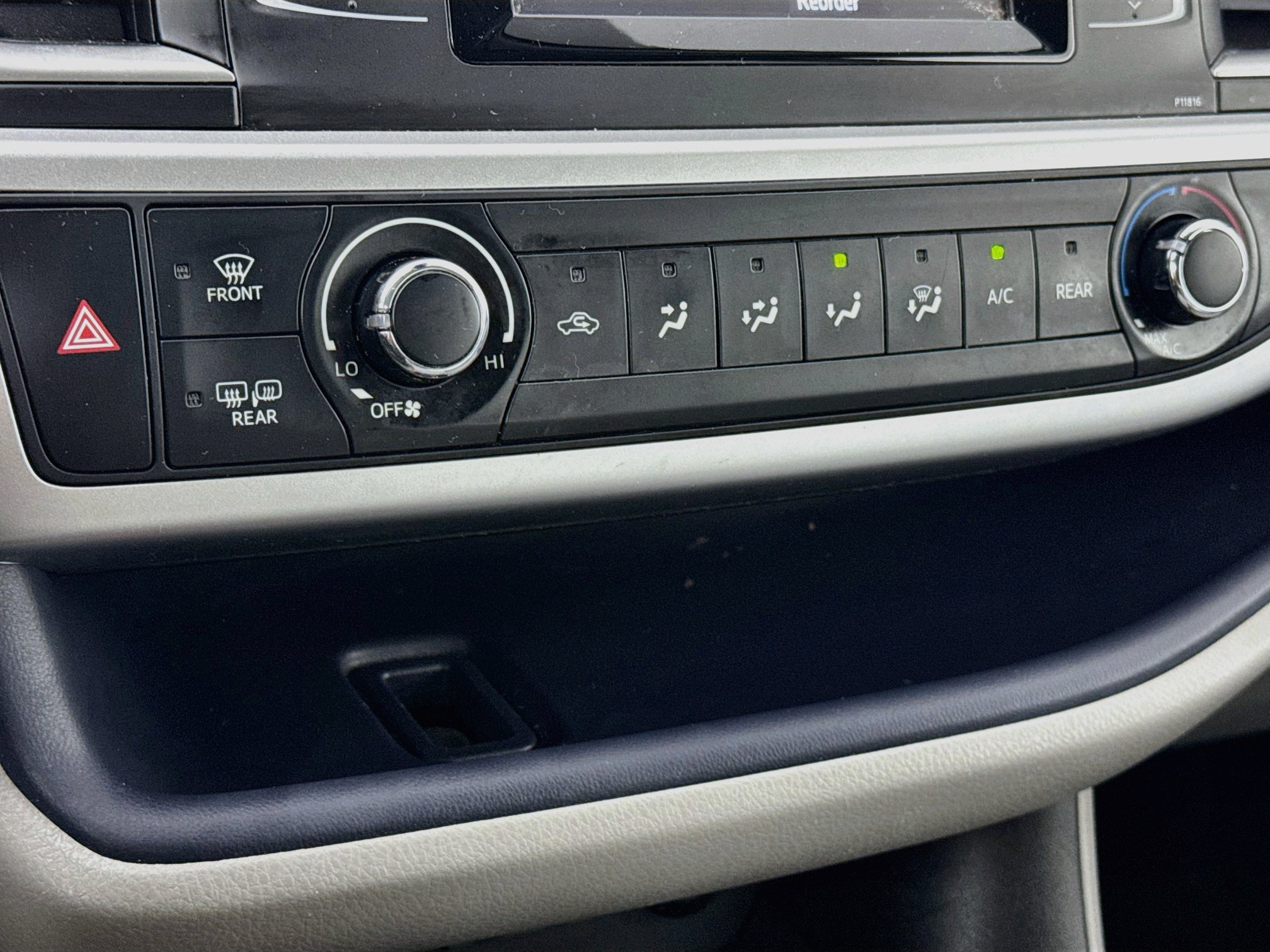 Used 2019 Toyota Highlander LE FWD image 15