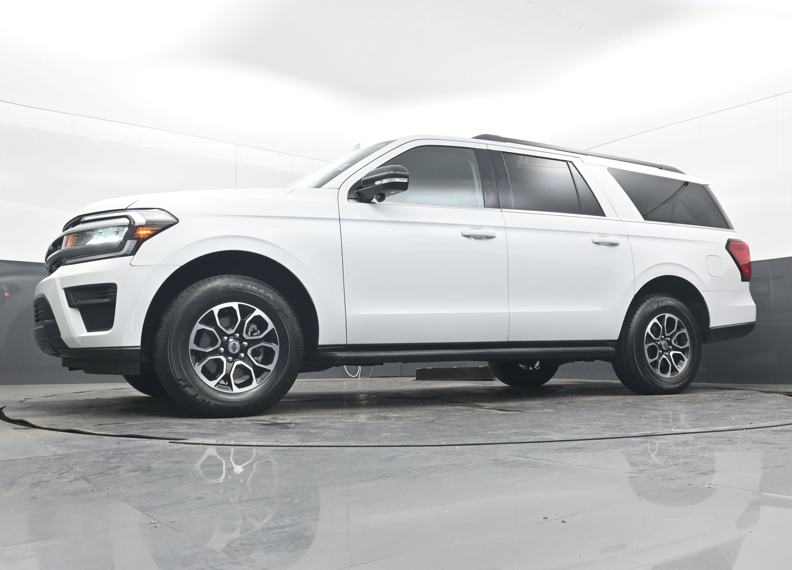 Used 2024 Ford Expedition Max XLT image 26