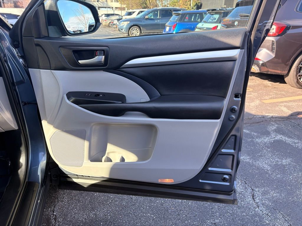 Used 2019 Toyota Highlander XLE image 21