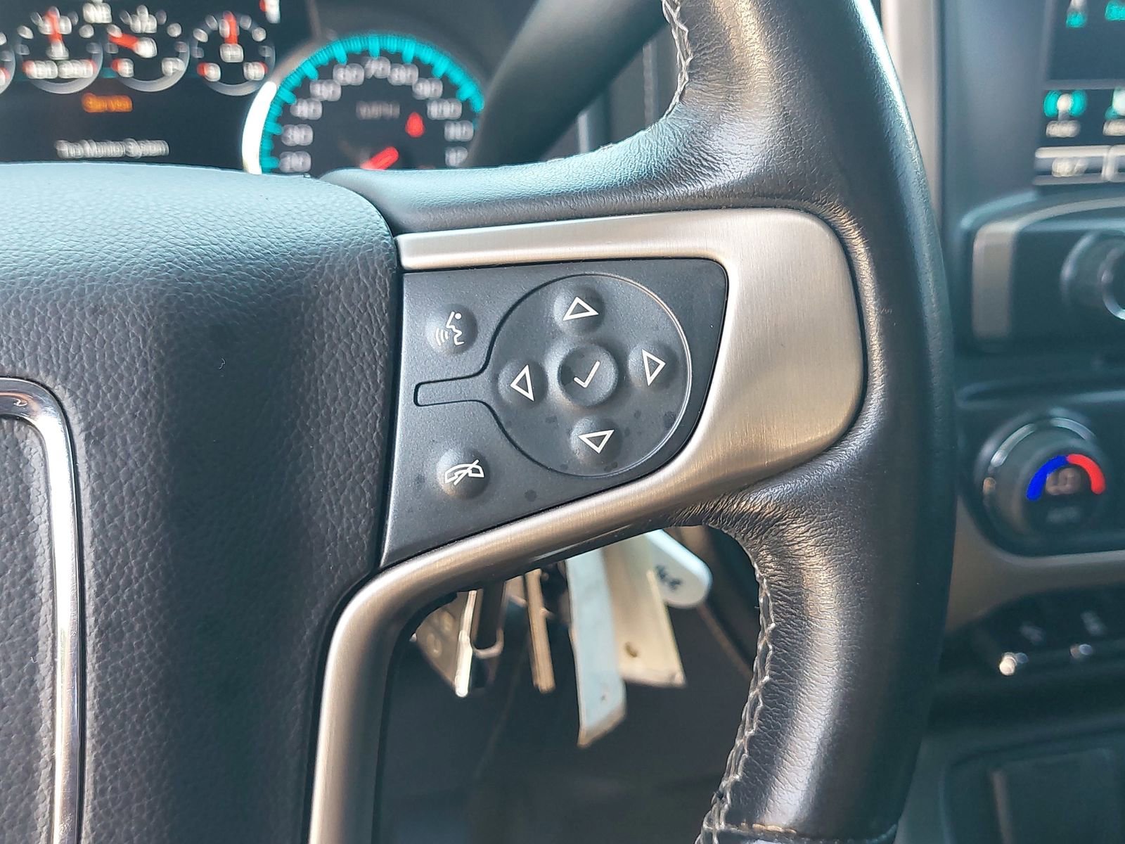 Used 2019 GMC Sierra 2500 Denali w/ Duramax Plus Package AWD/4WD image 17