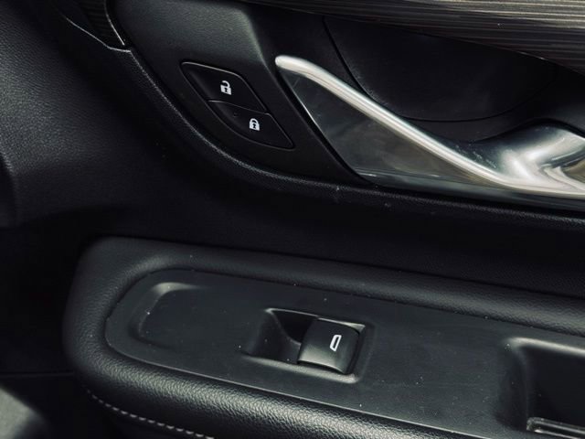 Used 2022 GMC Terrain SLE w/ Driver Convenience Package image 14