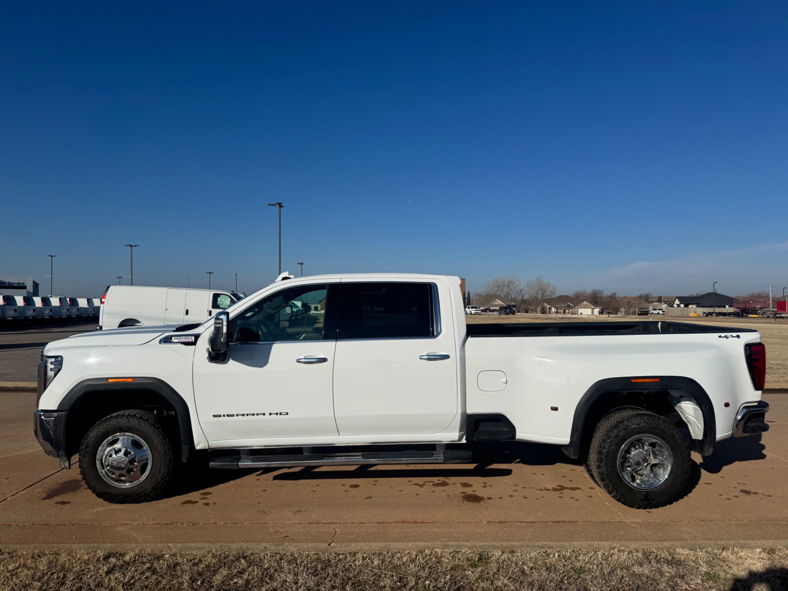 Used 2024 GMC Sierra 3500 SLT w/ SLT Convenience Package image 6