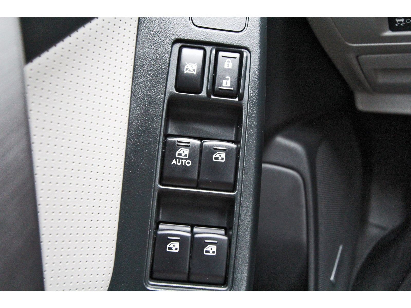 Used 2015 Subaru Forester 2.5i Touring w/ Eyesight & Navigation System AWD/4WD image 21