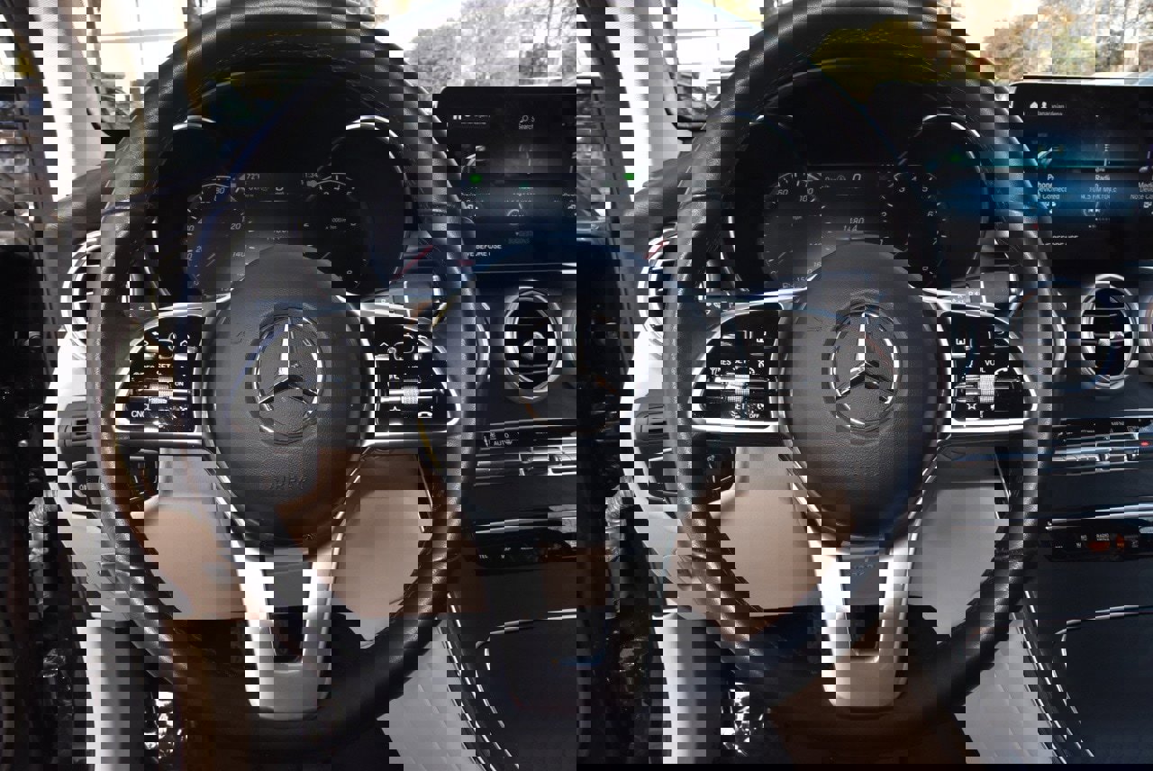 Used 2022 Mercedes-Benz GLC 300 image 22