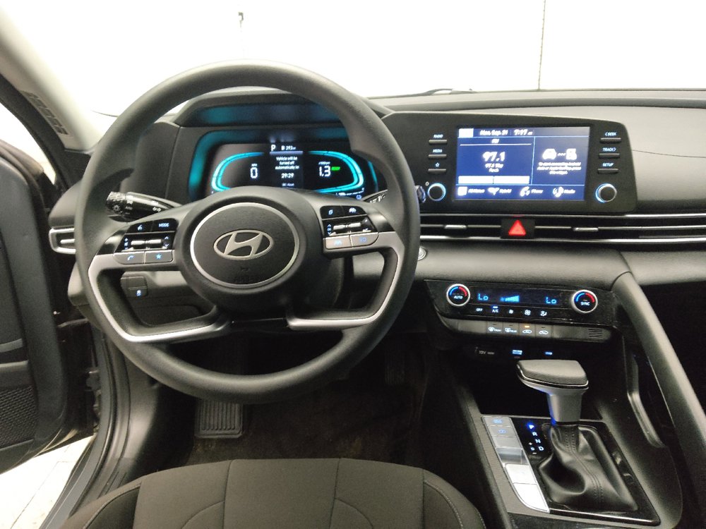 Used 2025 Hyundai Elantra Hybrid FWD image 22