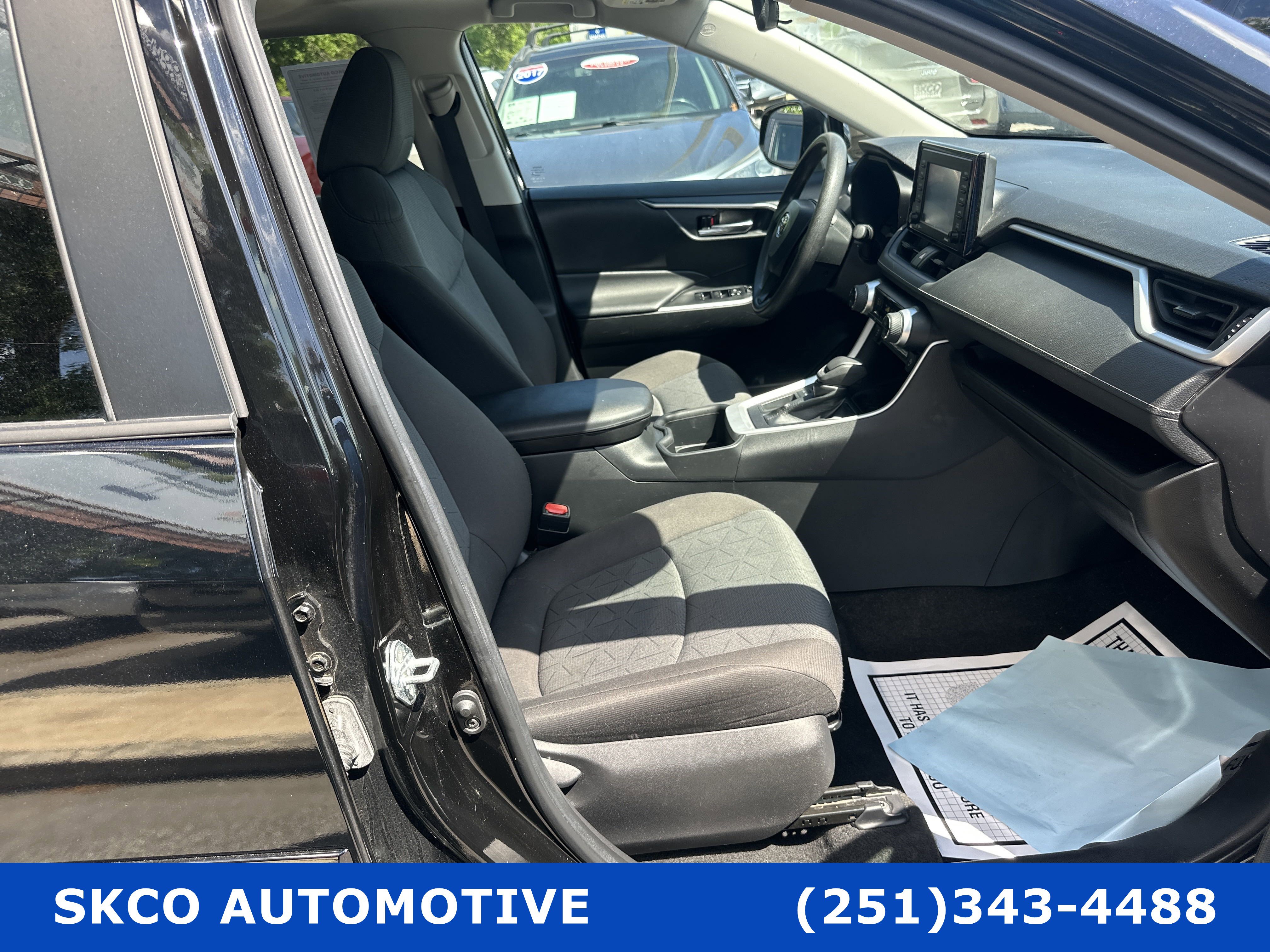 Used 2022 Toyota RAV4 XLE w/ Convenience Package FWD image 13