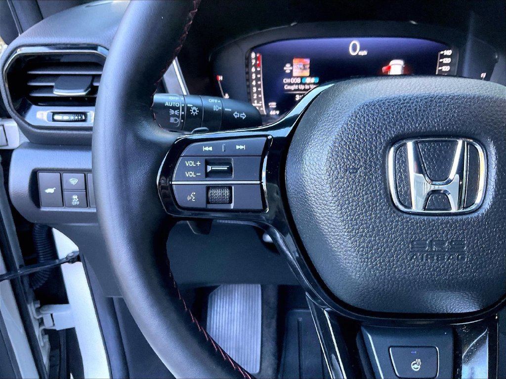 Used 2025 Honda Pilot Black Edition image 24