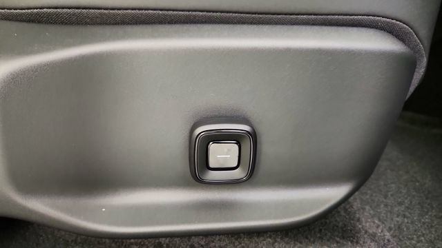 New 2026 Volvo EX30 Plus w/ Protection Package Premier RWD image 33