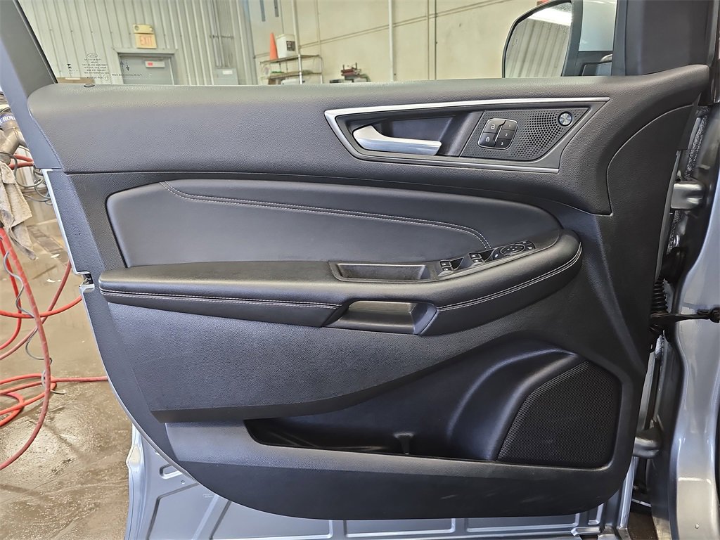 Used 2024 Ford Edge Titanium image 25
