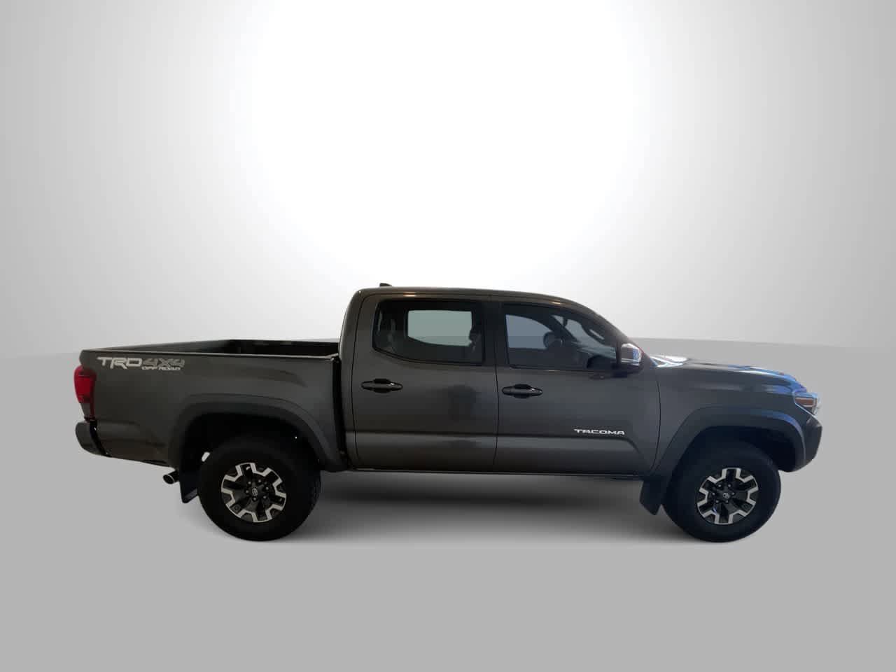 Used 2018 Toyota Tacoma TRD Off-Road AWD/4WD image 9