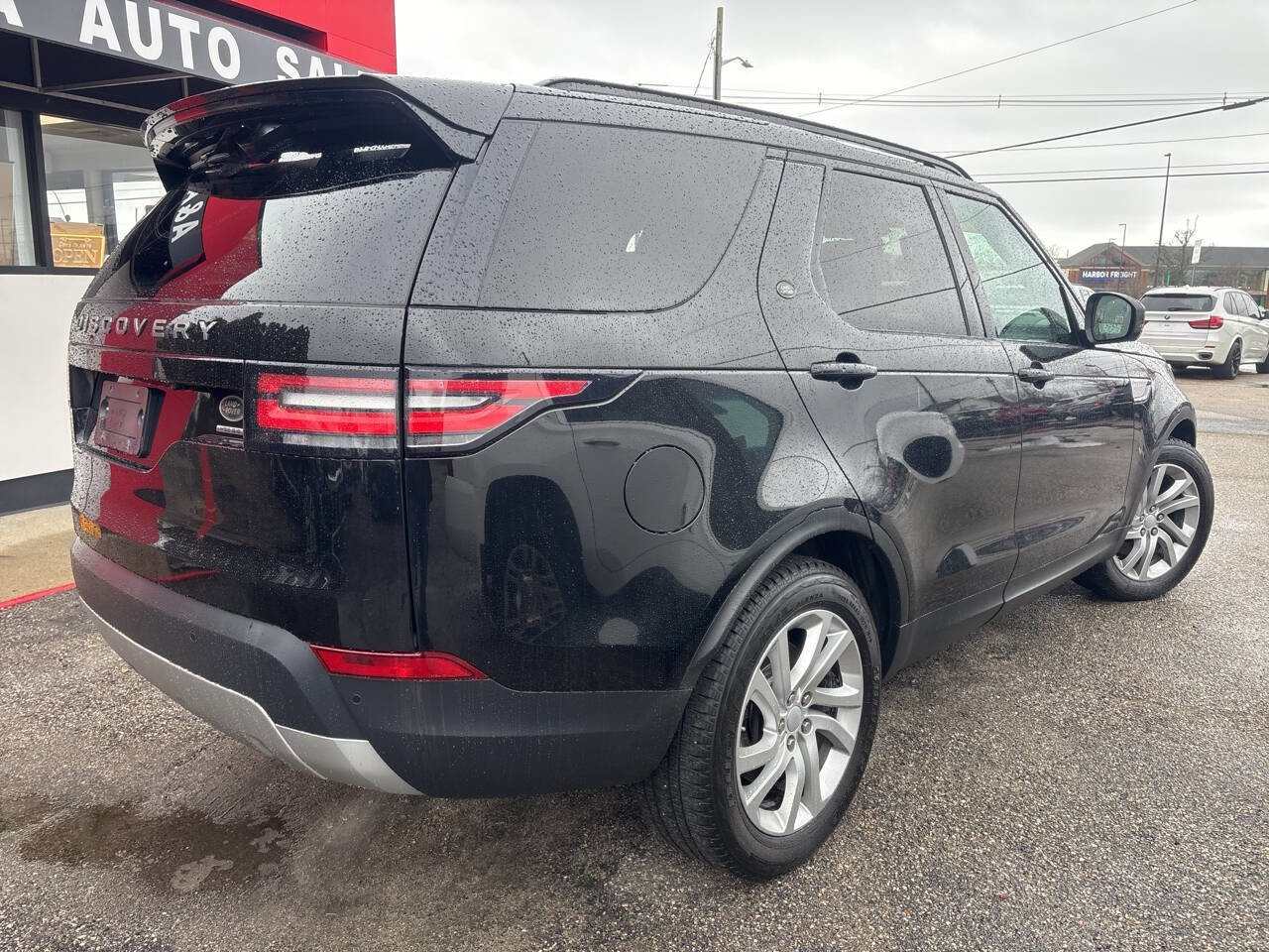 Used 2017 Land Rover Discovery HSE image 3