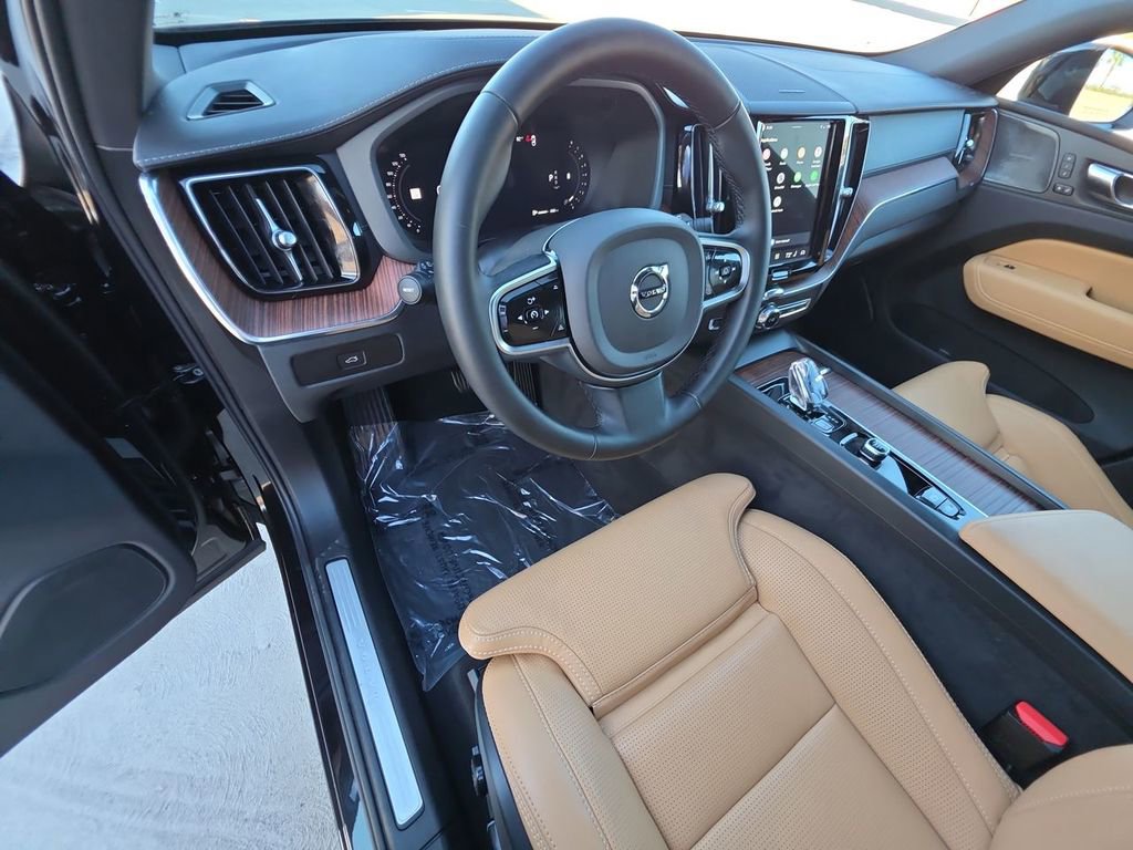 Used 2025 Volvo XC60 B5 Ultra w/ Protection Package Premier image 10