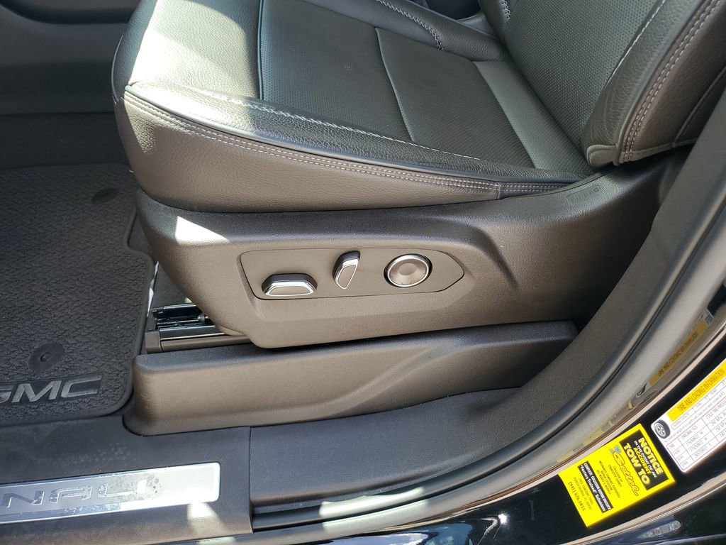 Used 2024 GMC Yukon Denali w/ Denali Reserve Package image 19