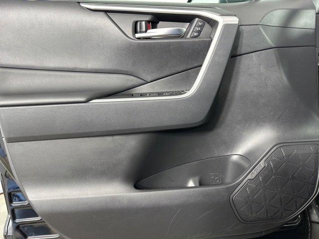 Used 2022 Toyota RAV4 XLE Premium image 23