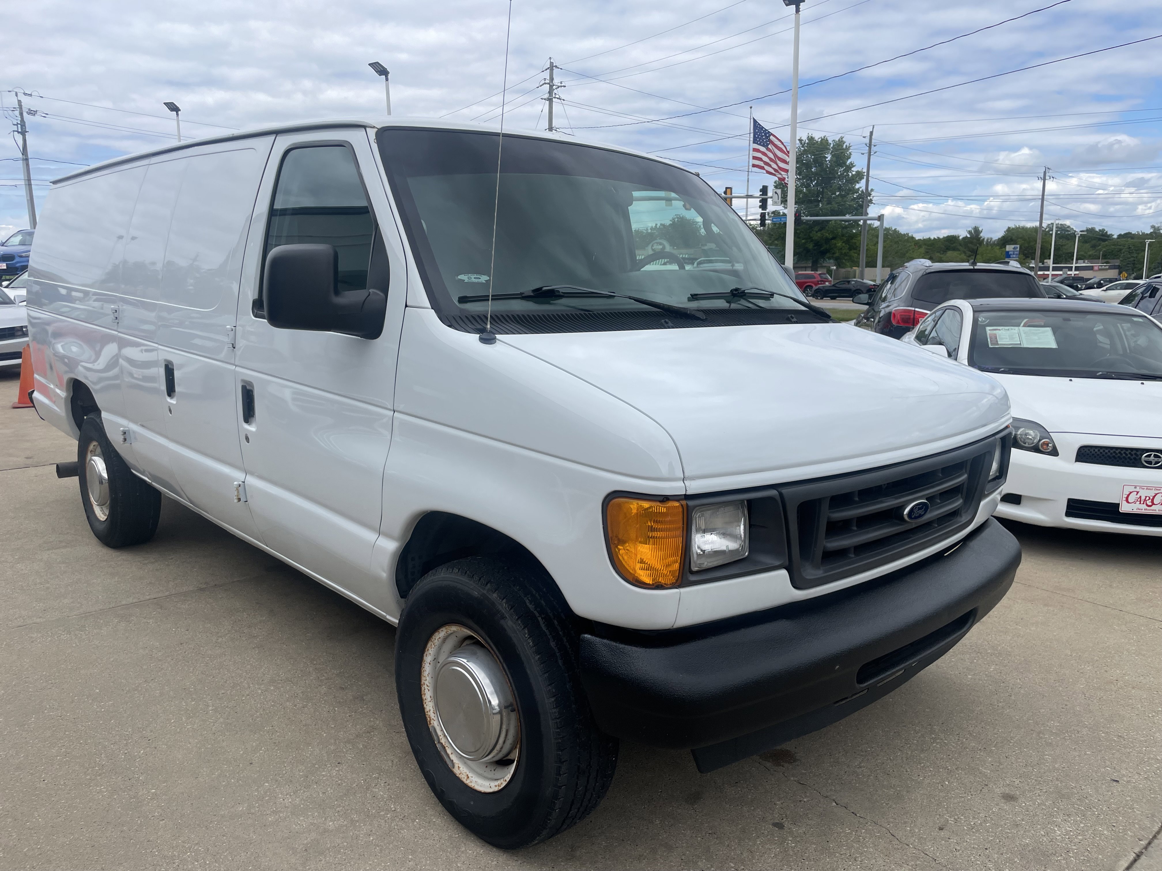 Used 2005 Ford E-350 and Econoline 350 Extended Super Duty image 6