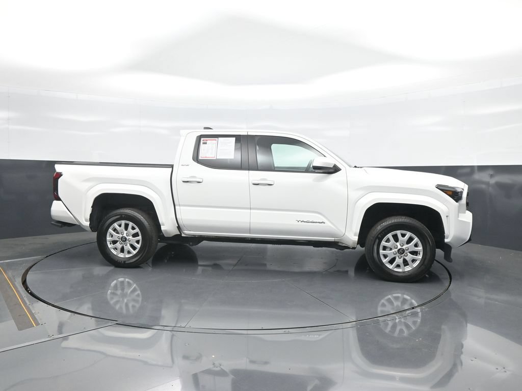 Used 2025 Toyota Tacoma SR5 AWD/4WD image 8