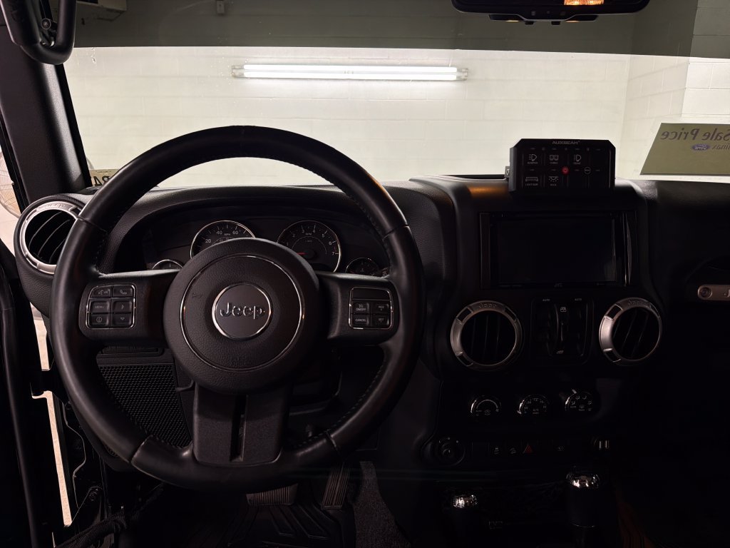 Used 2015 Jeep Wrangler Unlimited Rubicon w/ Connectivity Group AWD/4WD image 7