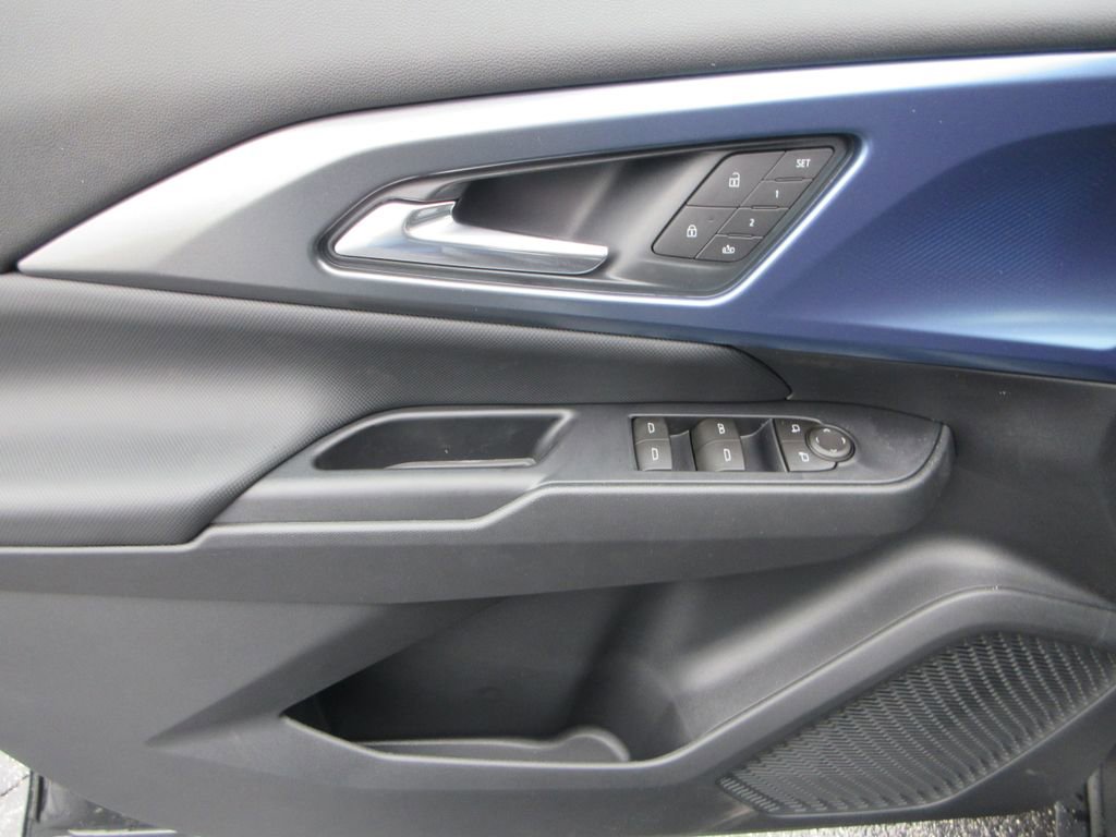 New 2026 Chevrolet Equinox EV LT image 22