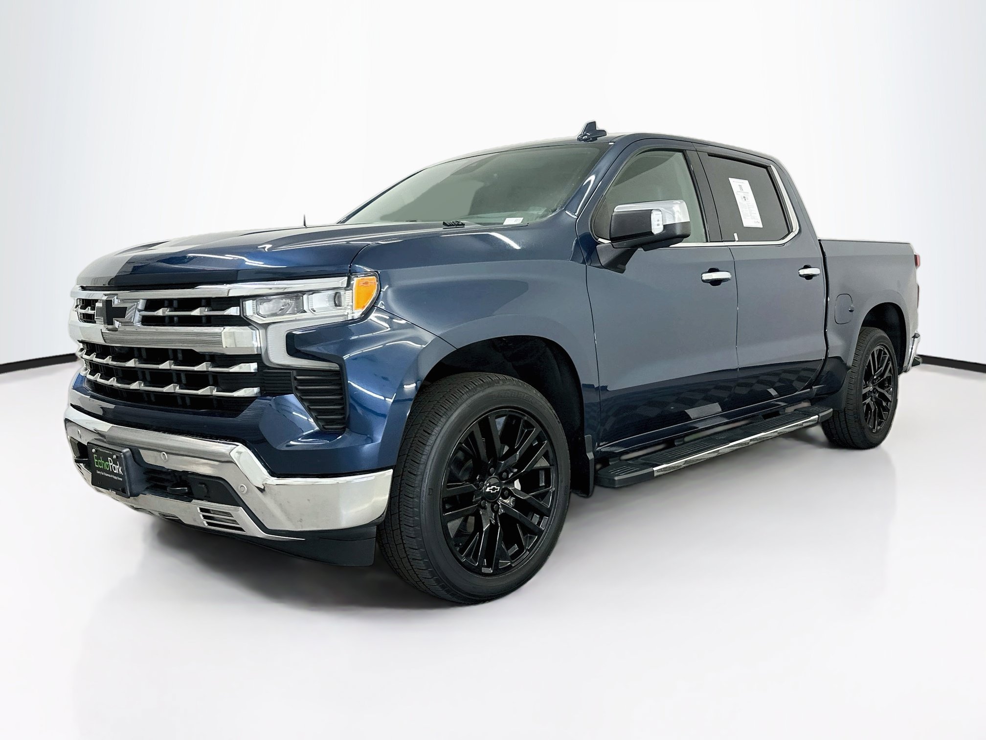 Used 2022 Chevrolet Silverado 1500 LTZ w/ Technology Package AWD/4WD image 3