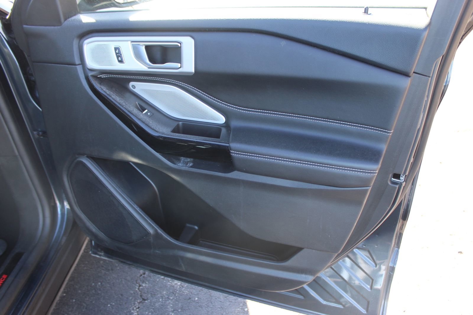 Used 2022 Ford Explorer ST w/ Equipment Group 401A image 11