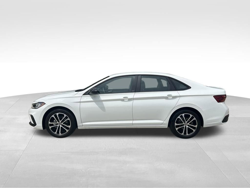 Used 2025 Volkswagen Jetta Sport image 2
